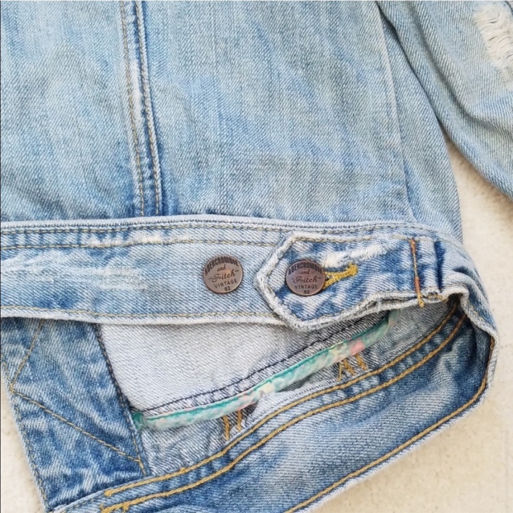 A&F | HOST PICK 🎉 Vintage Jean Jacket - Picture 7 of 7